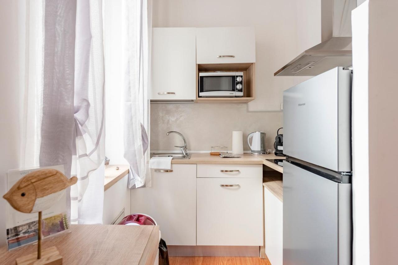 Mazzini 12, Elegant Central Apartment With Free Private Garage 800 M, Air Conditioning, Wi-Fi, Just 100 M From The Public Beach Rapallo Exterior photo