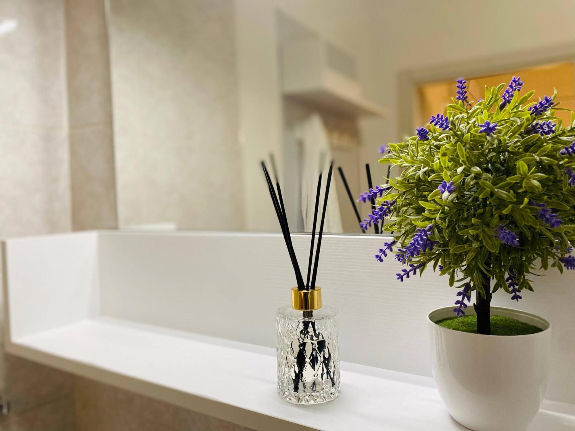 Mazzini 12, Elegant Central Apartment With Free Private Garage 800 M, Air Conditioning, Wi-Fi, Just 100 M From The Public Beach Rapallo Exterior photo