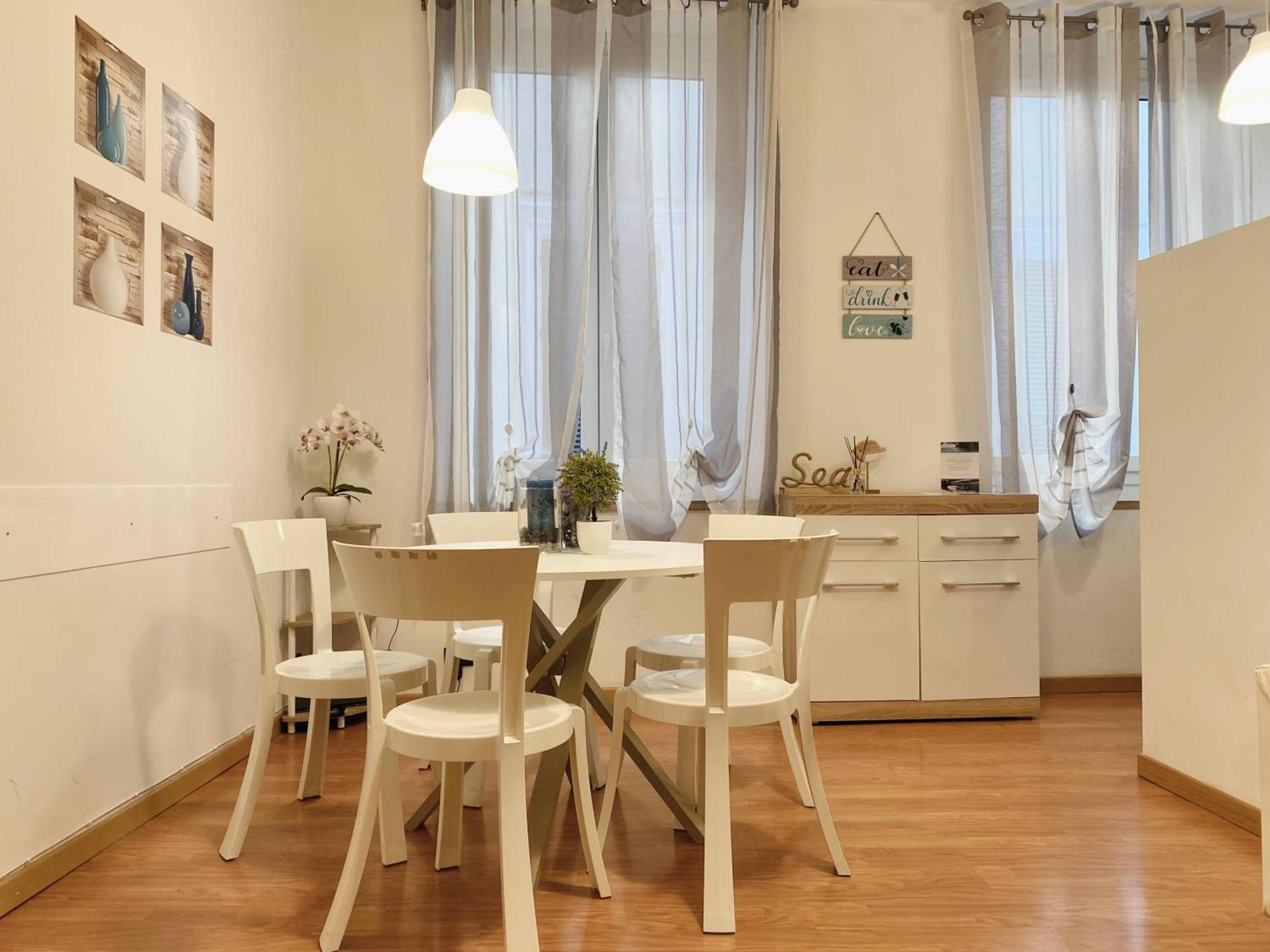 Mazzini 12, Elegant Central Apartment With Free Private Garage 800 M, Air Conditioning, Wi-Fi, Just 100 M From The Public Beach Rapallo Exterior photo